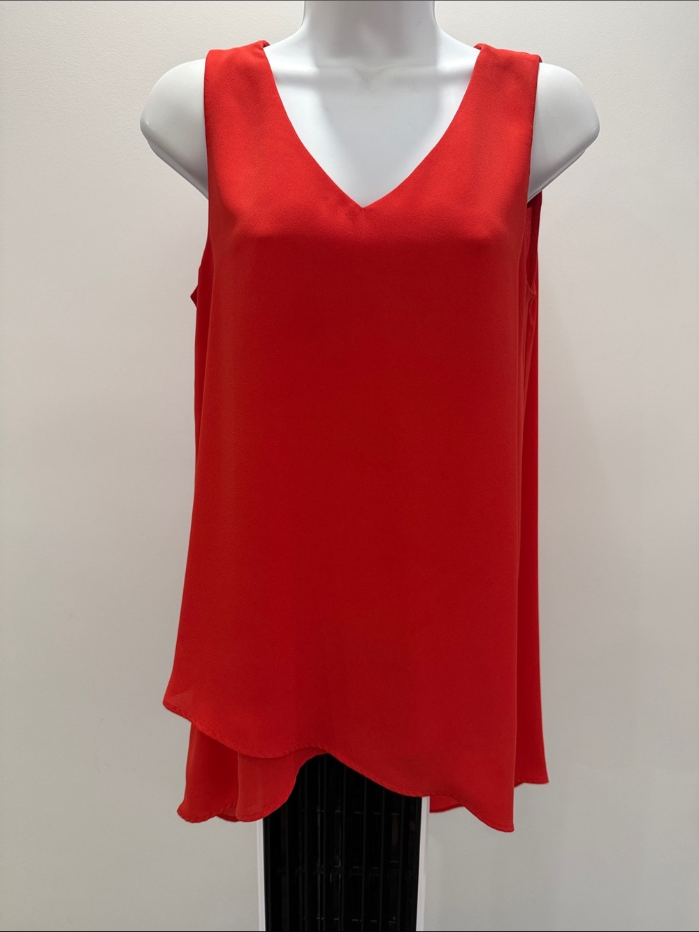 Karen Kane Red V-Neck Sleeveless Layered Hem Camisole